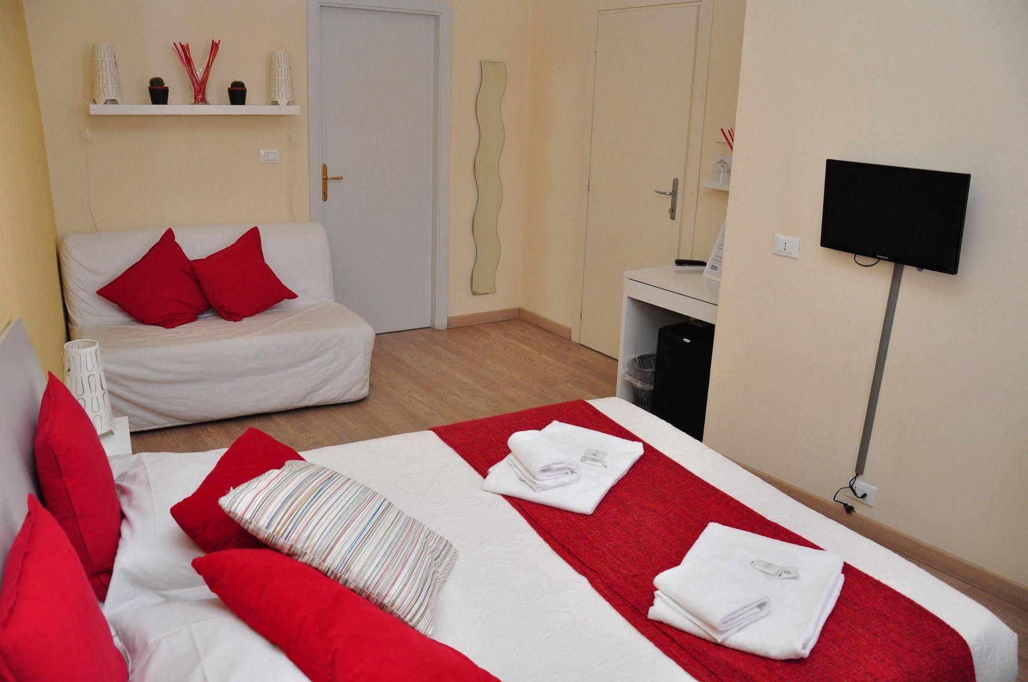 At Home Bed And Breakfast Lucca Luaran gambar